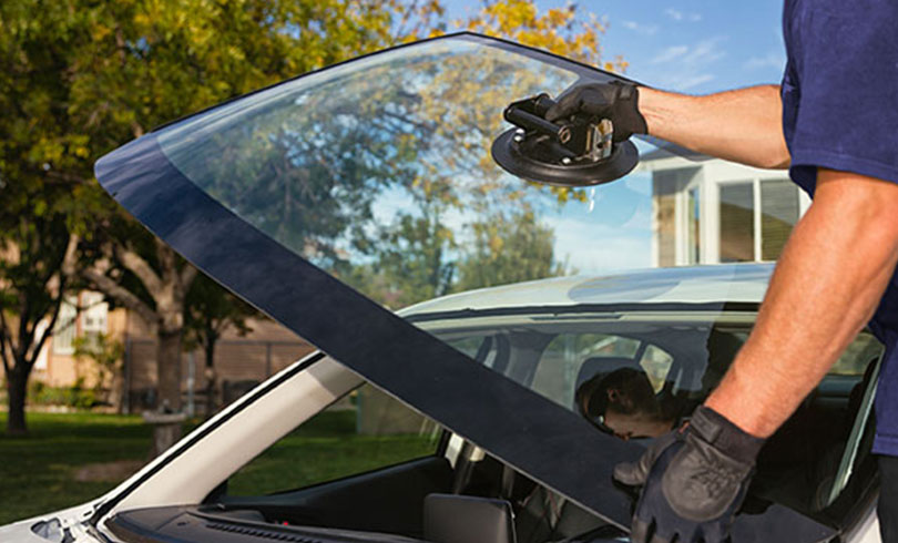 mobile auto glass service - changing back glass at customer home
